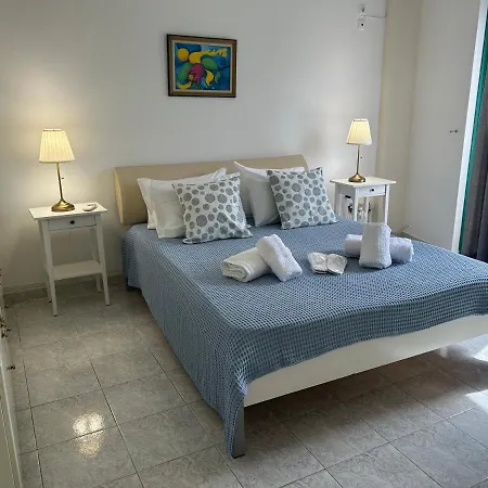 Christos - Center W/ Royal Garden View Apartament