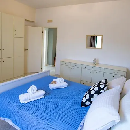 Christos - Center W/ Royal Garden View Apartament