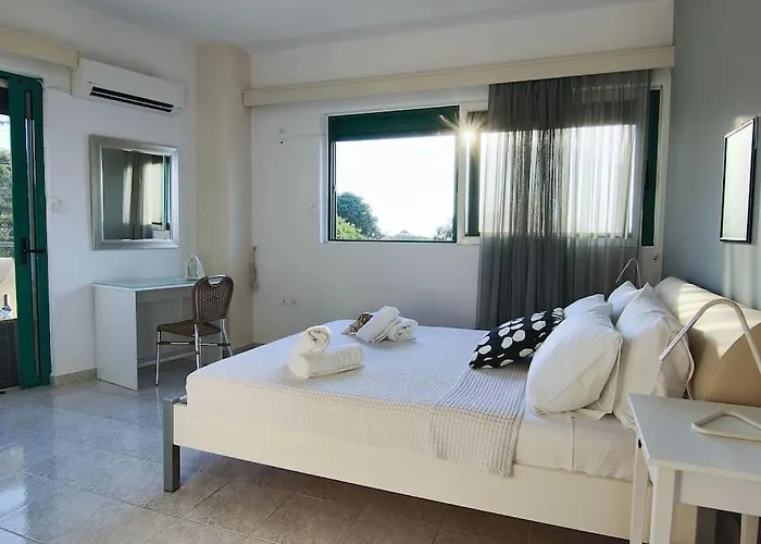 Christos - Center W/ Royal Garden View *