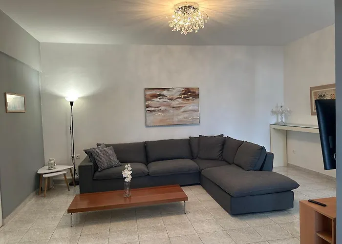 Christos - Center W/ Royal Garden View *